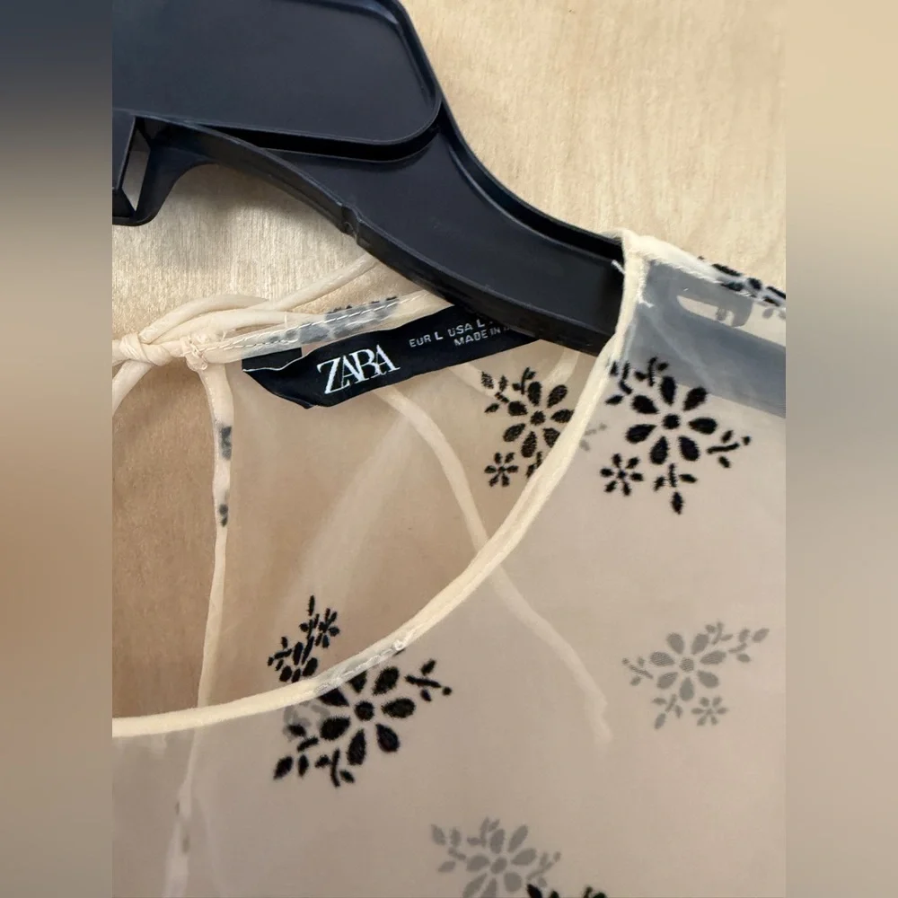 Zara Sheer Puff-Sleeve Floral Appliqué Top in Cream and Black